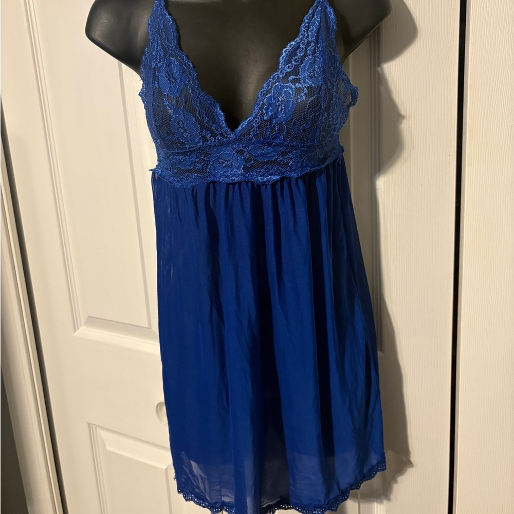 Chic Blue Lace Chemise